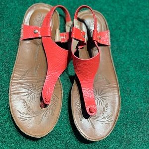 Tommy Bahama Coral Patent Thong Sandals